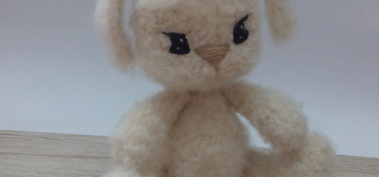 зайчик амигуруми крючком