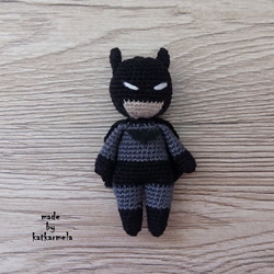 Мини игрушки: брелок Бэтмен крючком